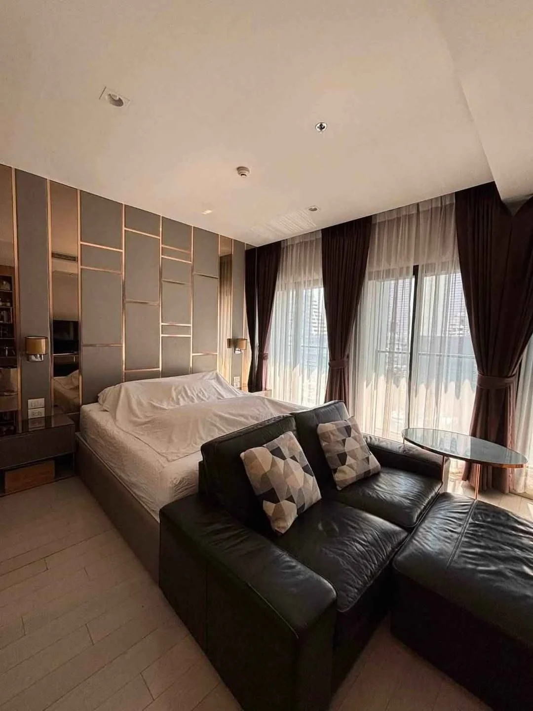 1 Bedroom condo in Noble Ploenchit