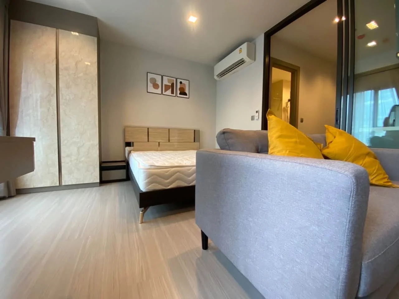 Studio condo in Life Asoke-Rama 9