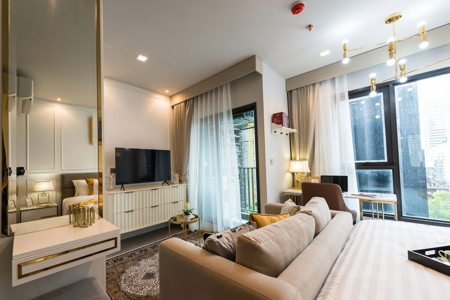Studio condo in Life Asoke-Rama 9