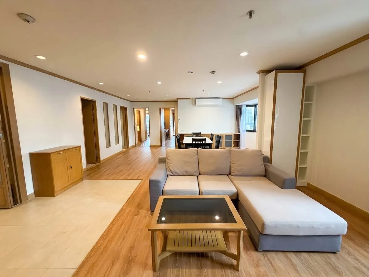 3 Bedroom condo in Baan Suanpetch