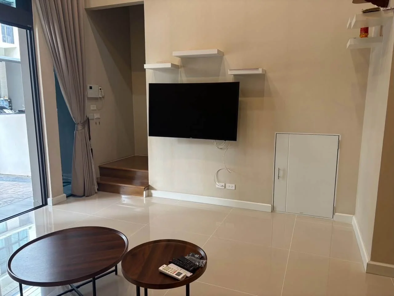3 Bedroom condo in Patio Pattanakarn 38