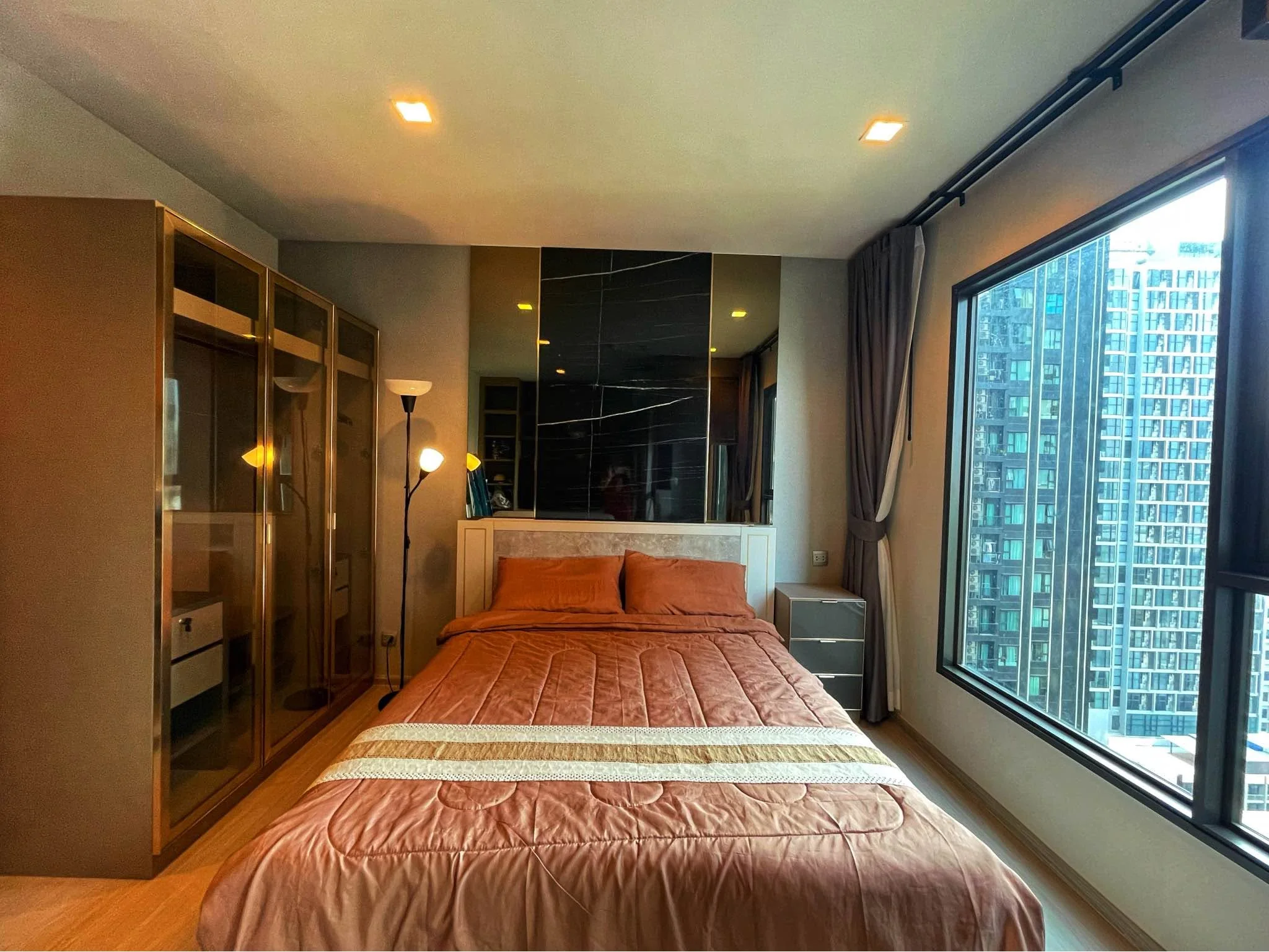 Studio condo in Life Asoke-Rama 9