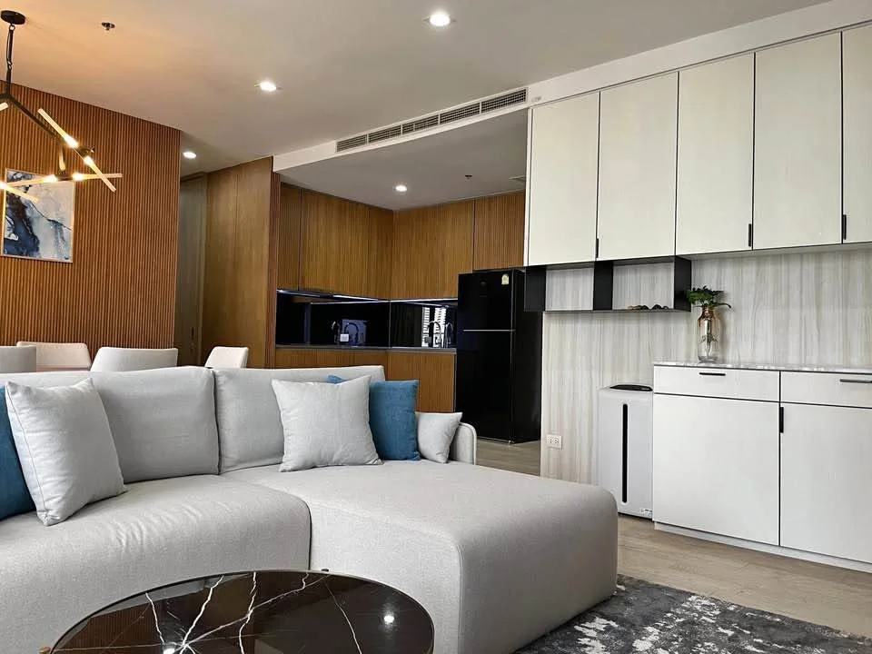 Studio condo in Noble Ploenchit