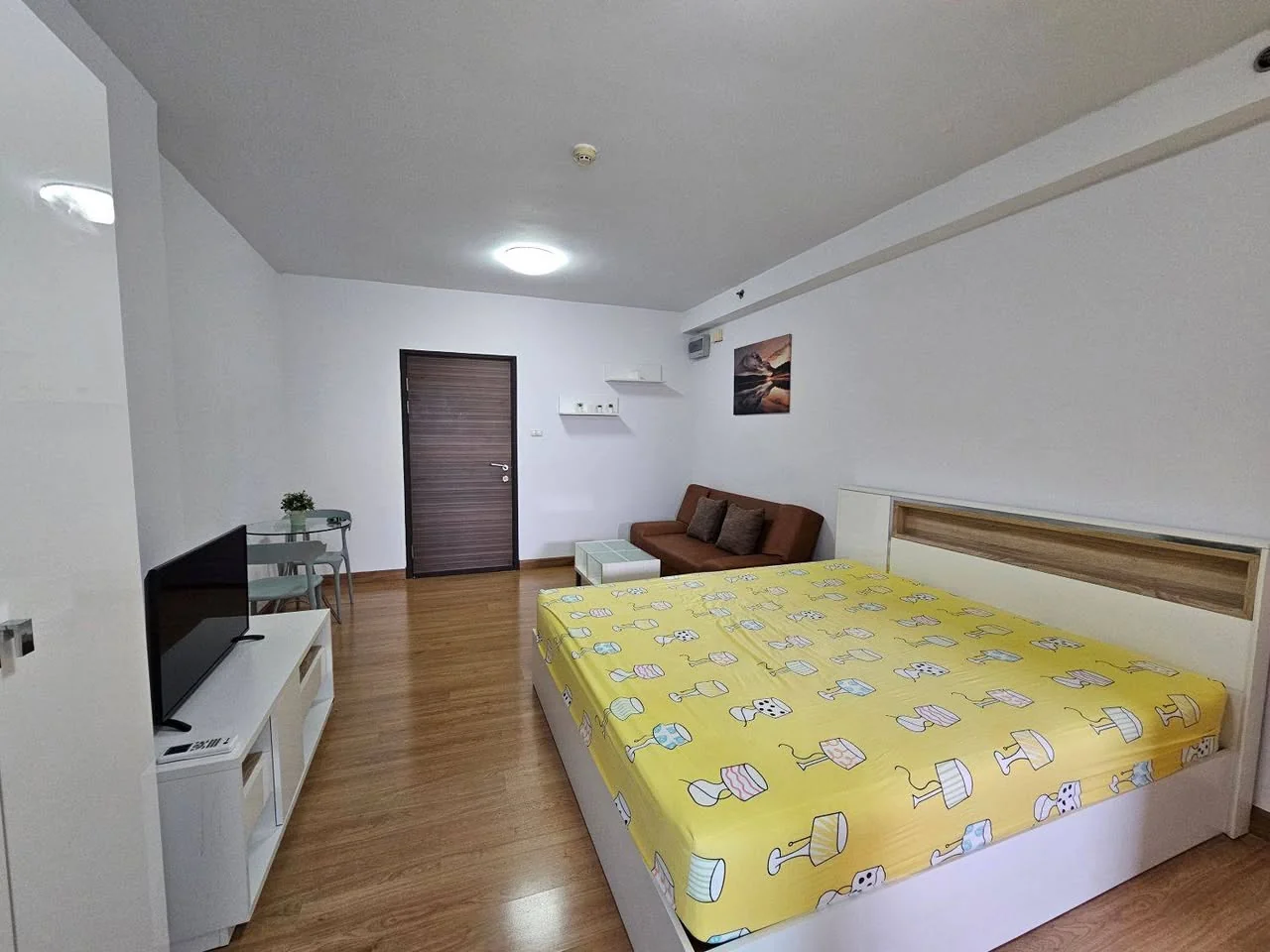 Studio condo in Supalai Park Khaerai-Ngamwongwan