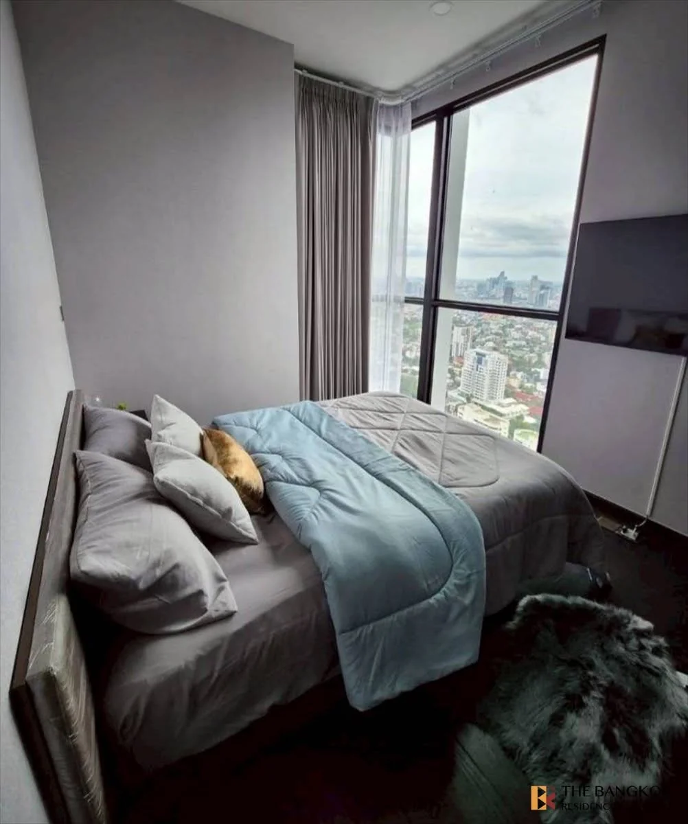 2 Bedroom condo in Park Origin Thonglor