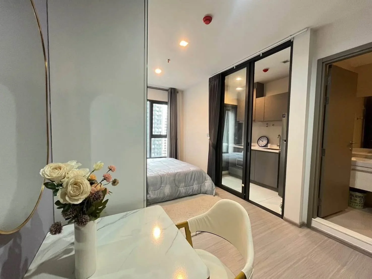 Studio condo in Life Asoke Hype