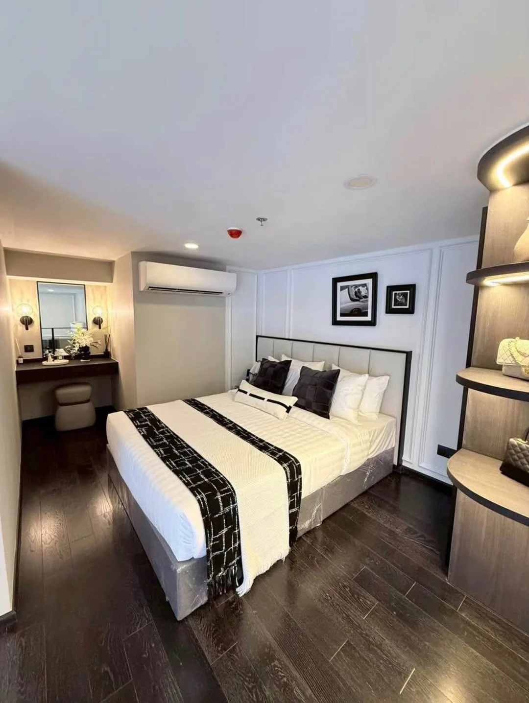 2 Bedroom condo in Park Origin Thonglor