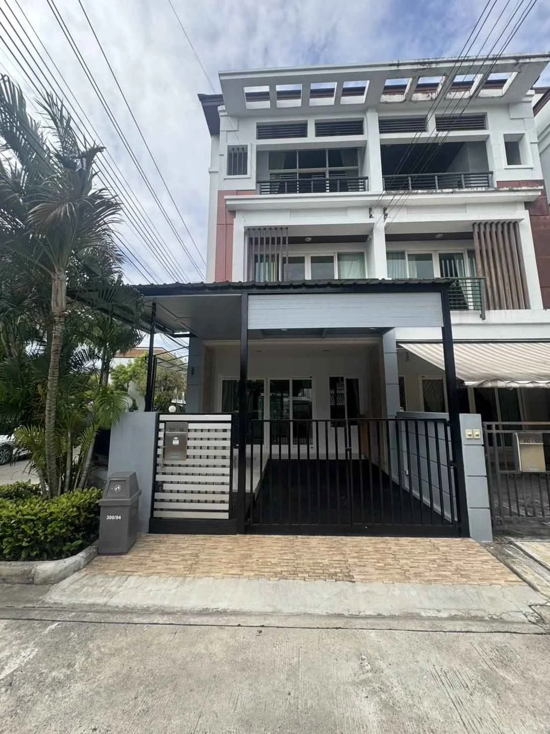 3 Bedroom condo in Baan Klang Muang Urbanion Rama 9-Ladprao