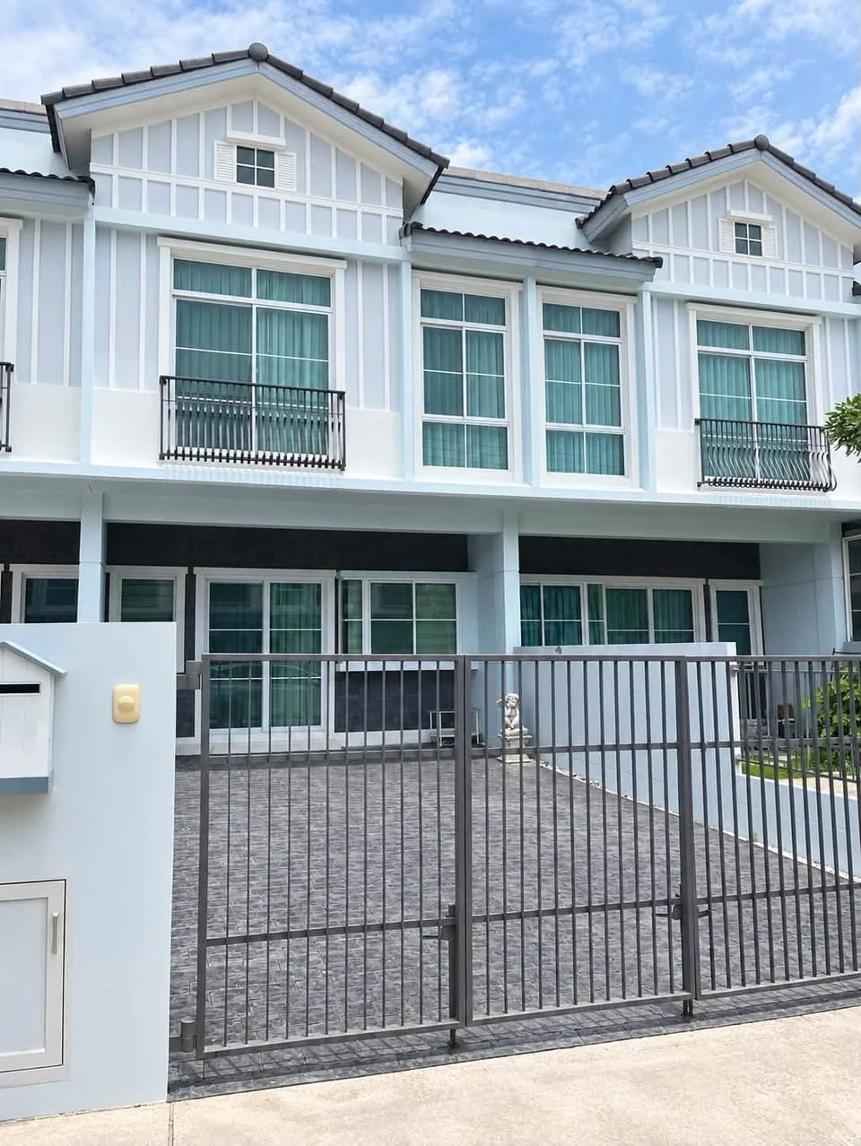 2 Bedroom condo in Indy Bangna-Ramkhamhaeng 2