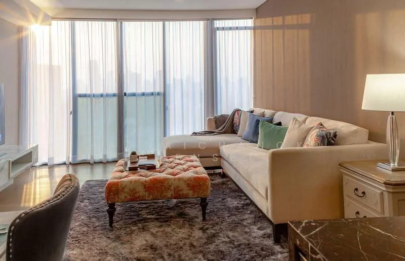 2 Bedroom condo in Siamese Exclusive Queens
