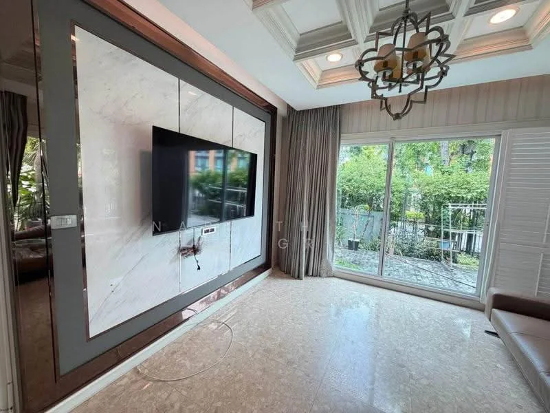 4 Bedroom condo in Grand Bangkok Boulevard Rama 9 - Srinakarindra