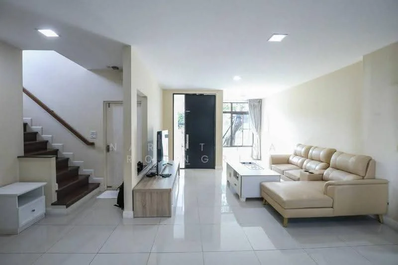 4 Bedroom condo in Mantana Kalapapruk-Wongwaen