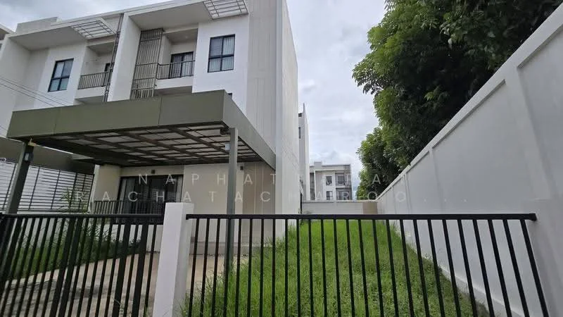 3 Bedroom condo in Villa Albero Rama 9
