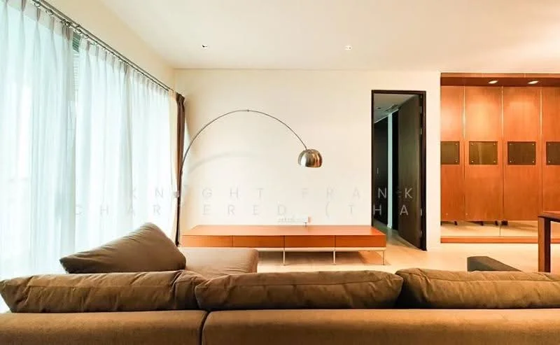 2 Bedroom condo in The Lakes