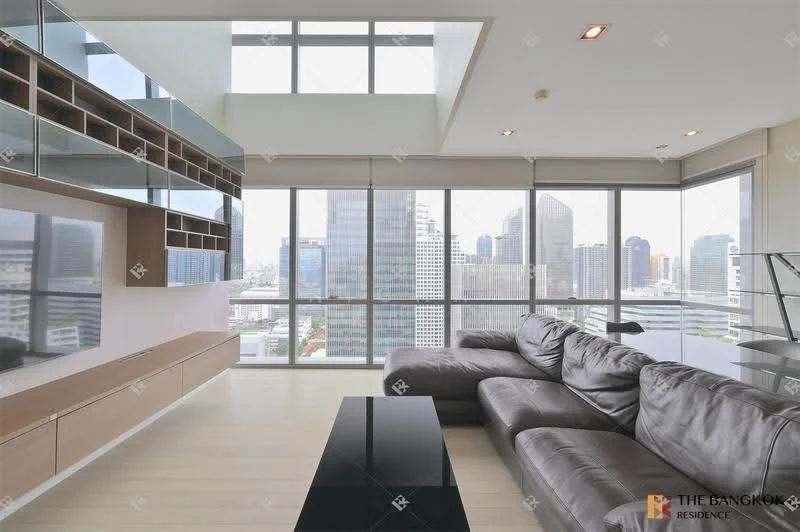 2 Bedroom condo in The Room Sukhumvit 21