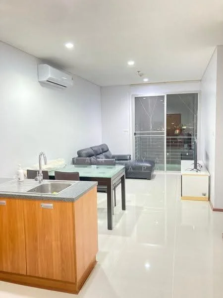 1 Bedroom condo in Villa Sathorn