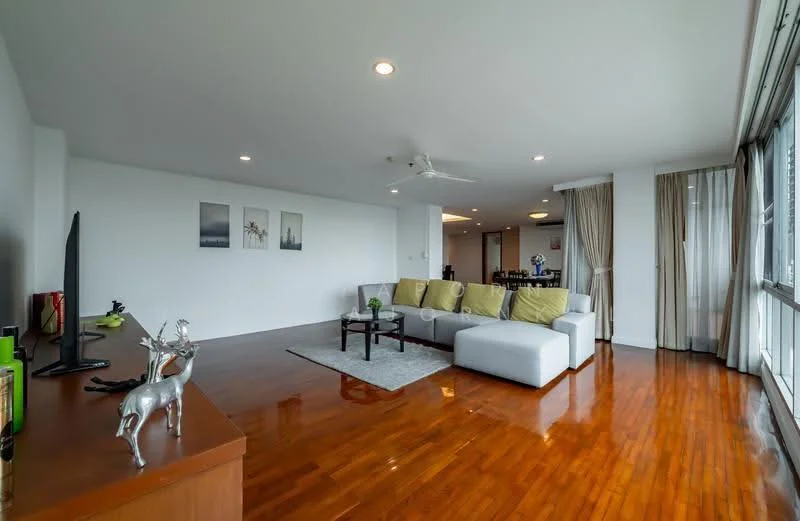 3 Bedroom condo in Sathorn Gallery Residences