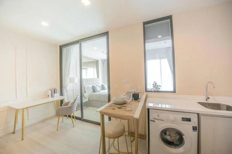 1 Bedroom condo in Life One Wireless