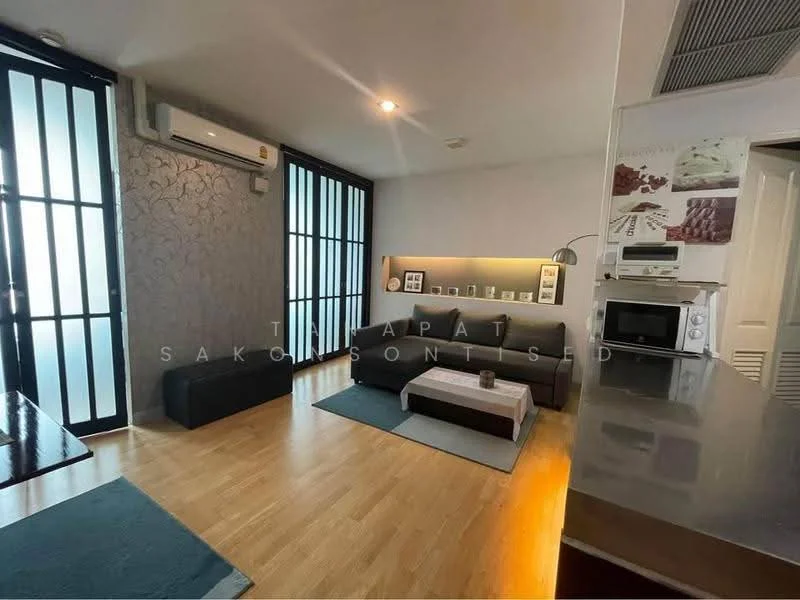 2 Bedroom condo in Baan Sathorn Chao Phraya