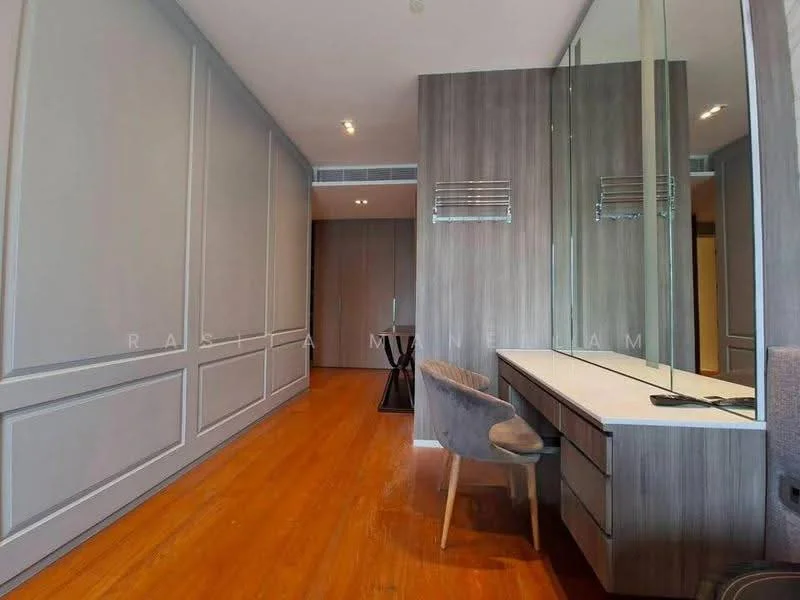 2 Bedroom condo in 185 Rajadamri