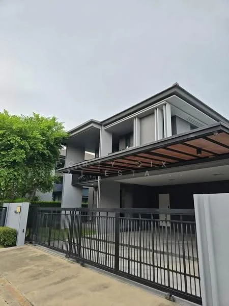 3 Bedroom condo in Setthasiri-Krungthep Kreetha 2