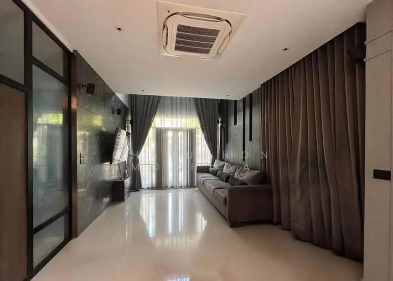 3 Bedroom condo in The City Pattanakarn