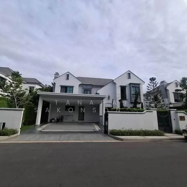 4 Bedroom condo in Nantawan Rama 9 - New Krungthepkreetha