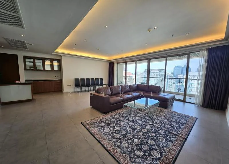 2 Bedroom condo in The Lakes