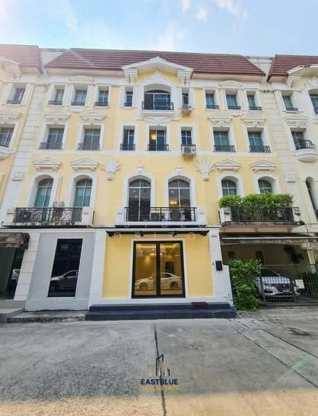 4 Bedroom condo in Baan Klang Muang Monte-Carlo