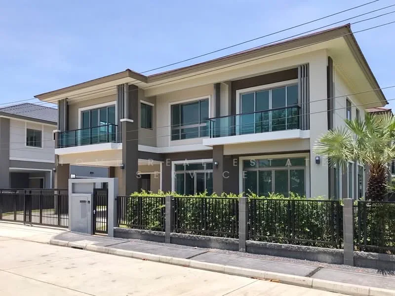 4 Bedroom condo in The Palm Krungthep Kreetha-Wongwaen
