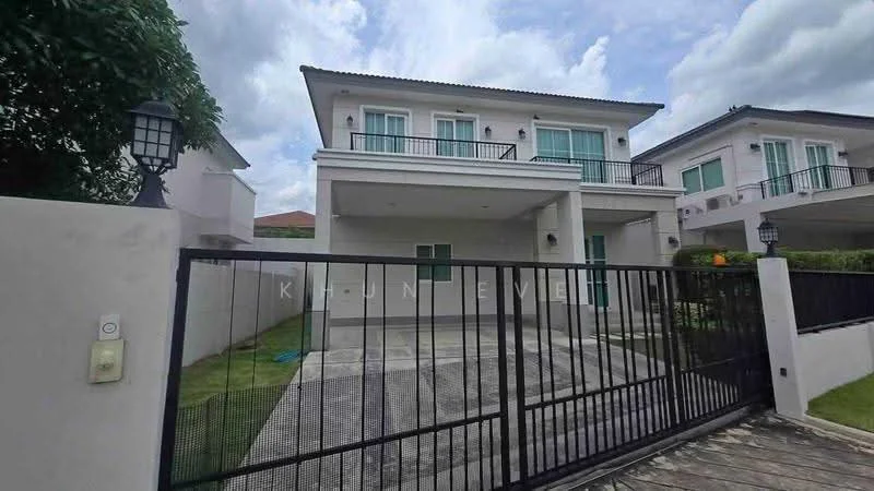 4 Bedroom condo in Laddarom Chatuchot 15