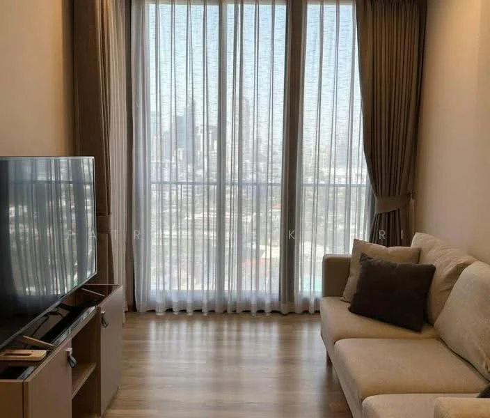 1 Bedroom condo in Oka Haus Sukhumvit 36
