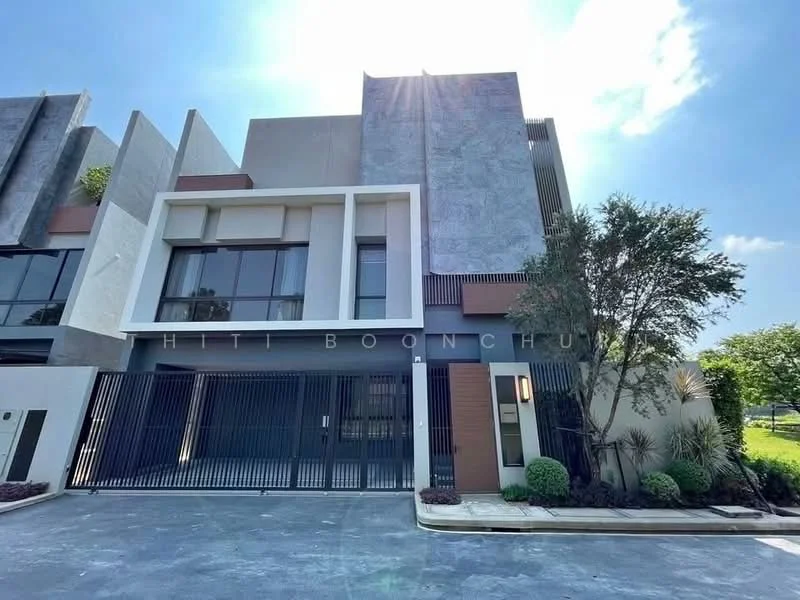 4 Bedroom condo in BuGaan Krungthep Kreetha