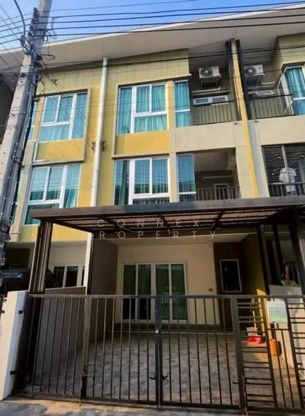 3 Bedroom condo in Bless Town Srinakarin - Namdang