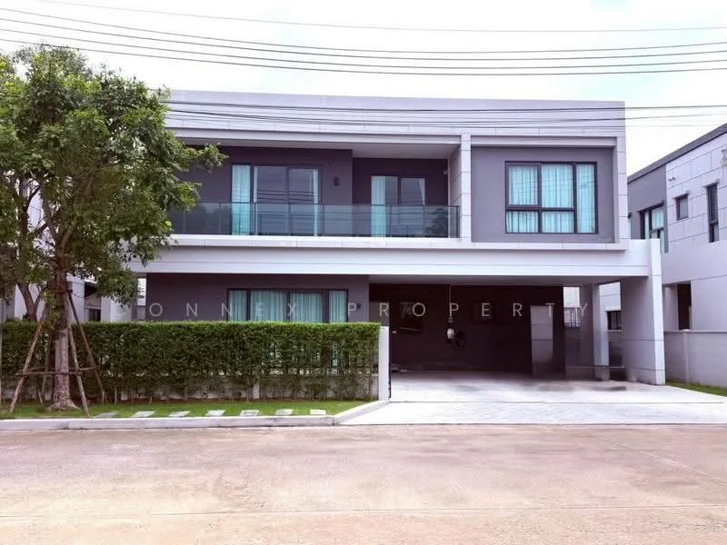 4 Bedroom condo in Centro Bangna