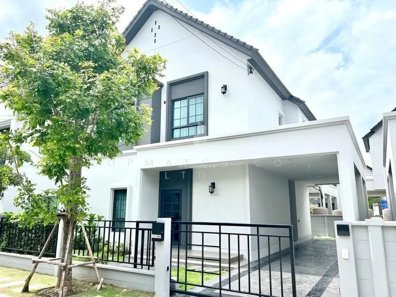 4 Bedroom condo in Centro Bangna