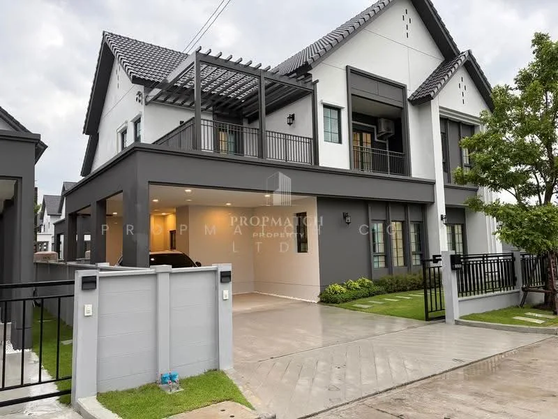 4 Bedroom condo in Centro Bangna