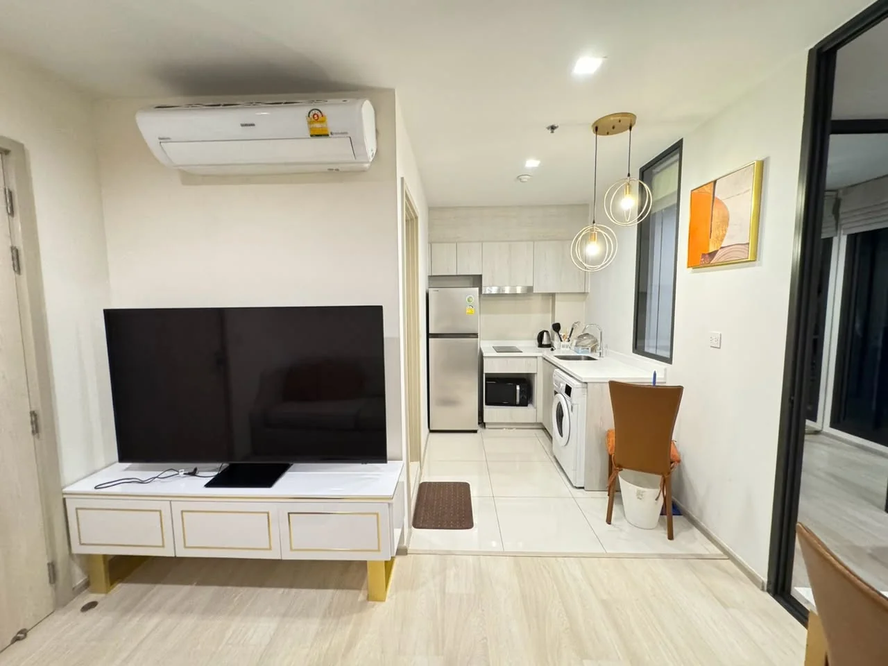1 Bedroom condo in Life One Wireless