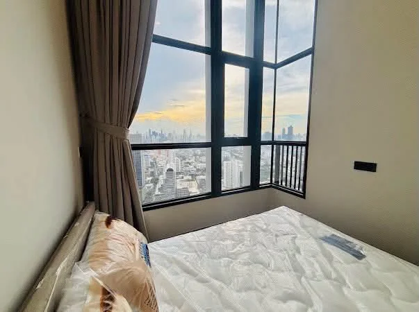 2 Bedroom condo in Park Origin Thonglor