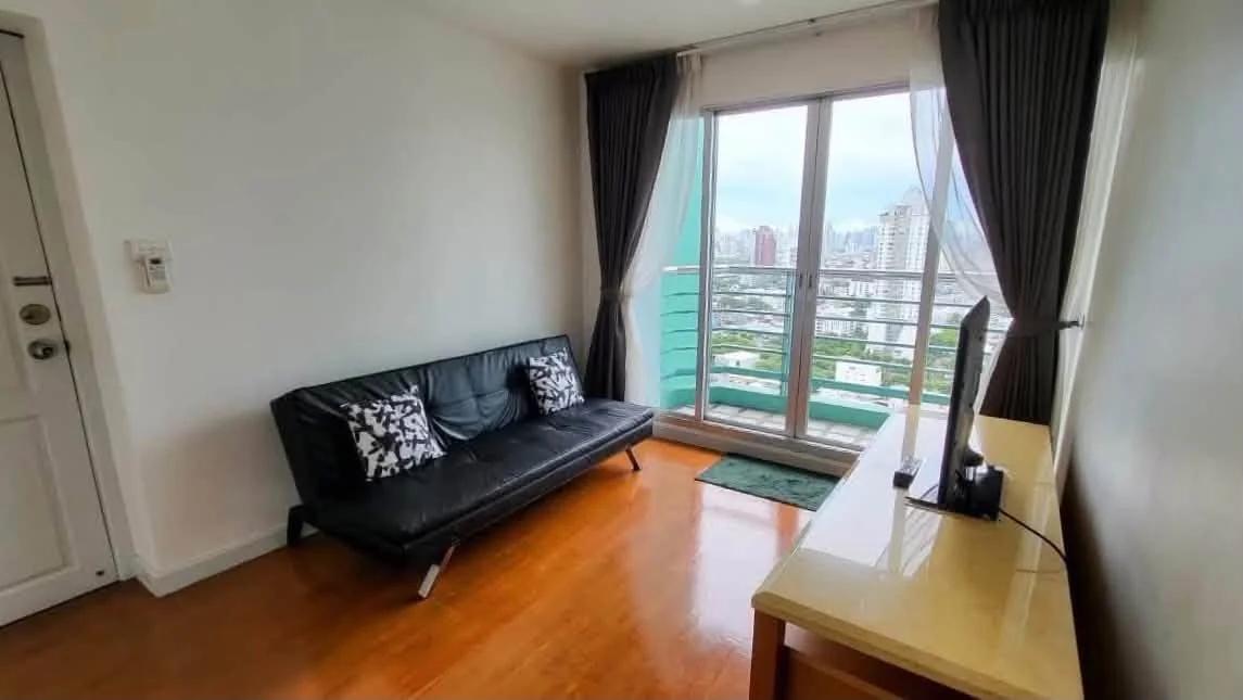 3 Bedroom condo in Lumpini Place Water Cliff