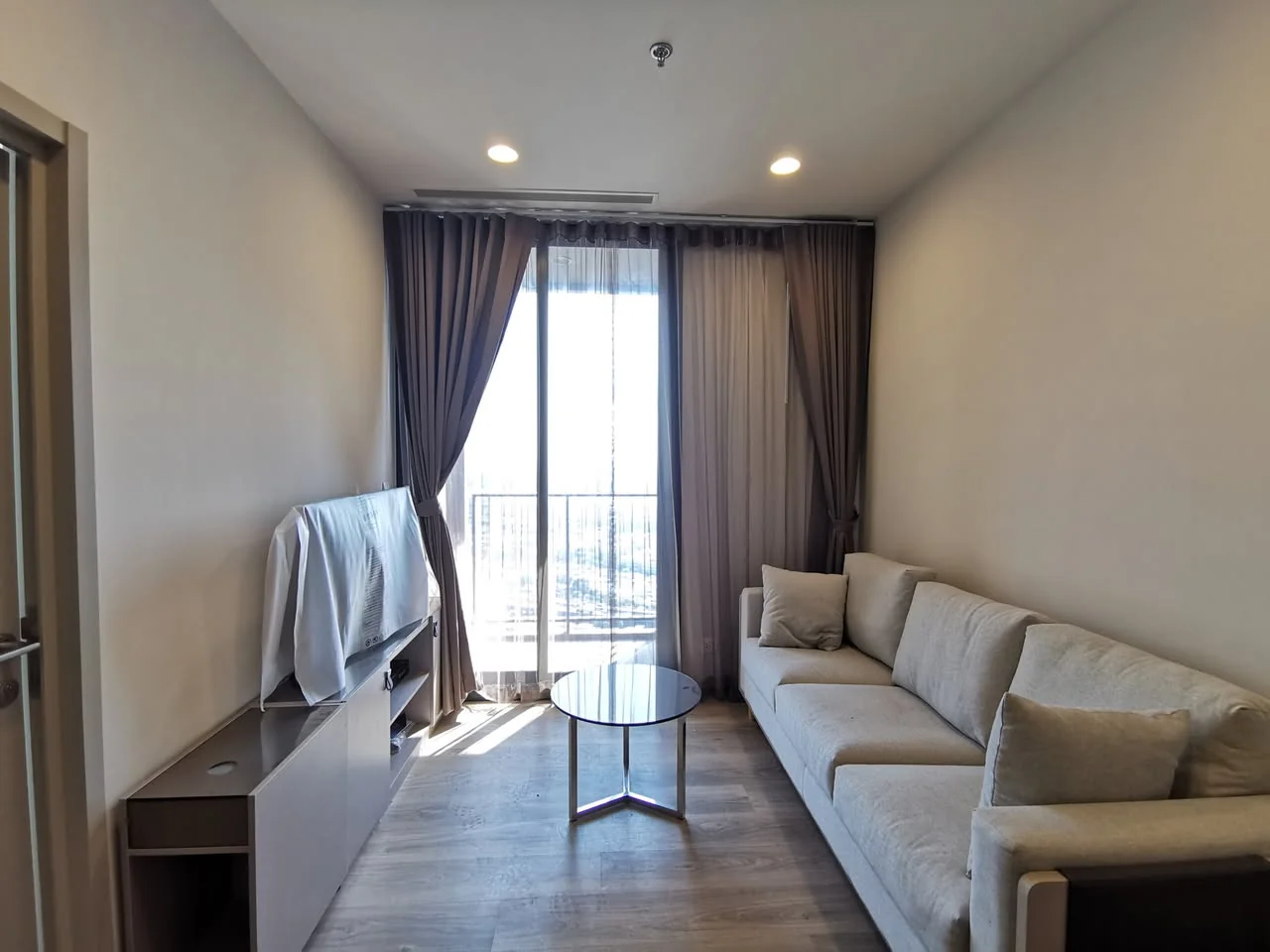 2 Bedroom condo in Oka Haus Sukhumvit 36
