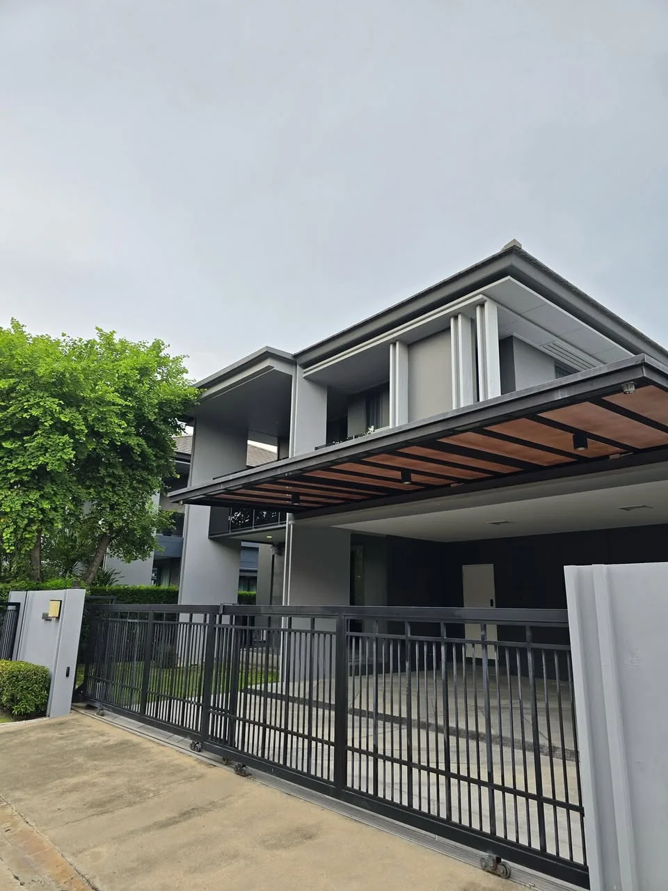 3 Bedroom condo in Setthasiri-Krungthep Kreetha 2