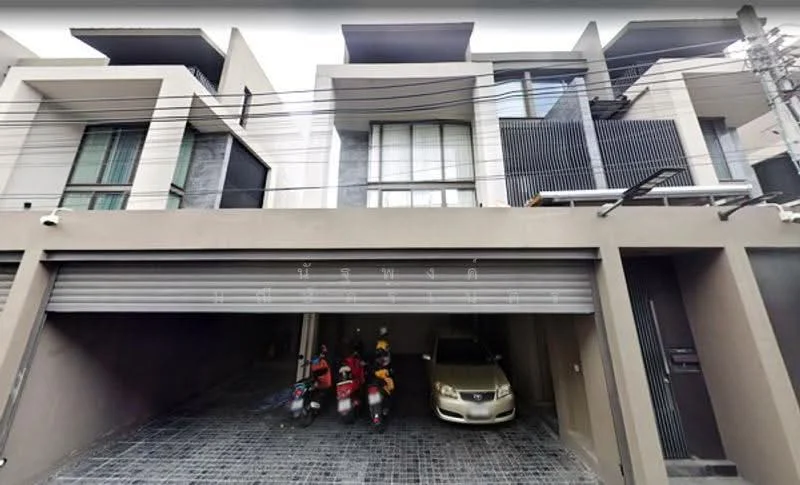 3 Bedroom condo in ATRIA Aree - Inthamara