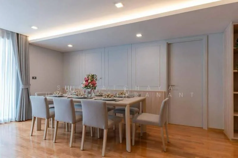 4 Bedroom condo in Piya Apartment Sukhumvit 15