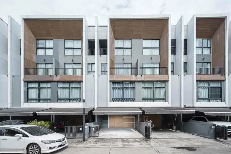 3 Bedroom condo in Arden Phatthanakan