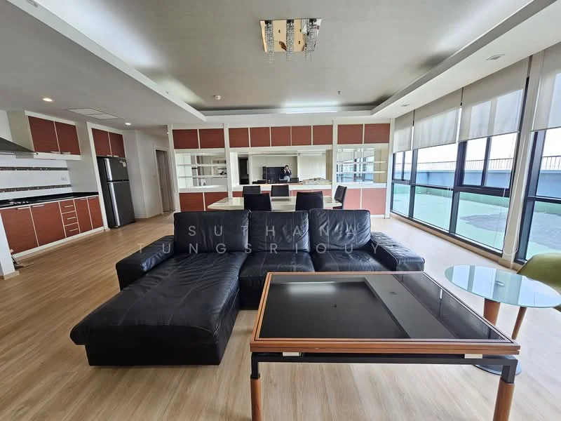 3 Bedroom condo in Noble Reflex
