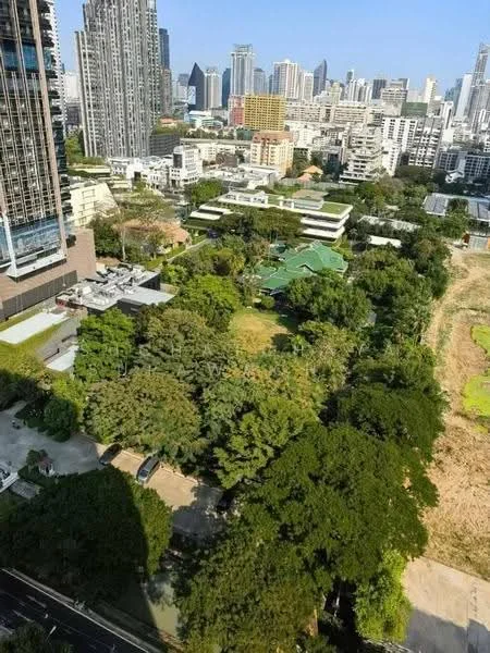 3 Bedroom condo in Somkid Gardens