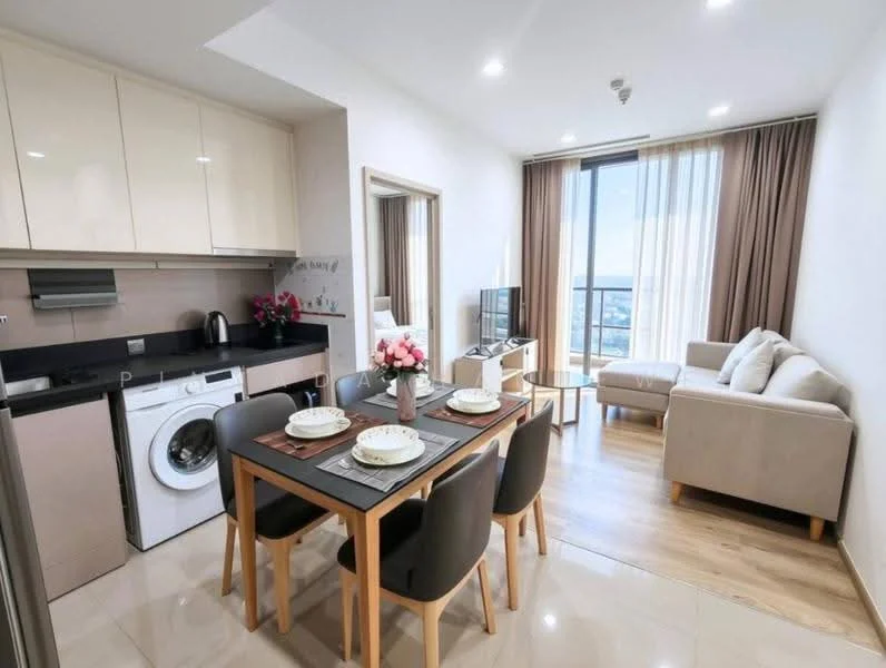 2 Bedroom condo in Oka Haus Sukhumvit 36
