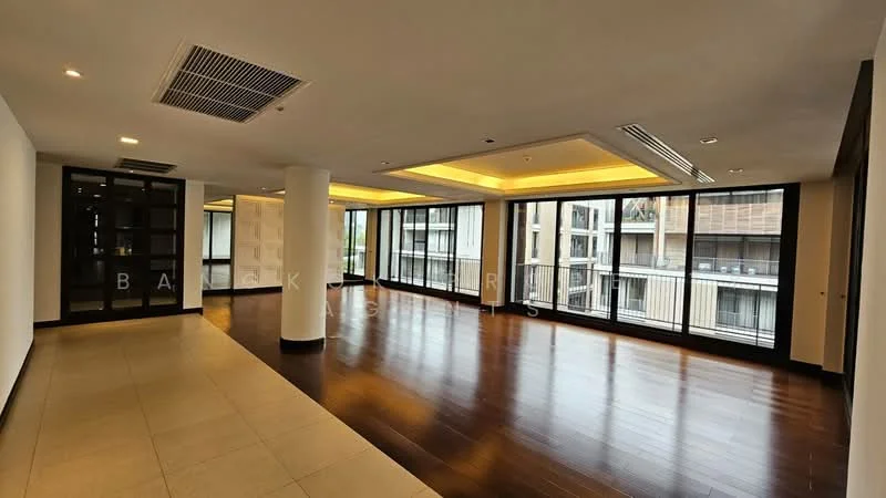 4 Bedroom condo in Raveevan Suites