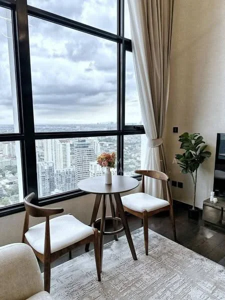 2 Bedroom condo in Park Origin Thonglor